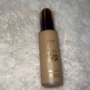 Tarte Rainforest of the Sea Foundation in light sand